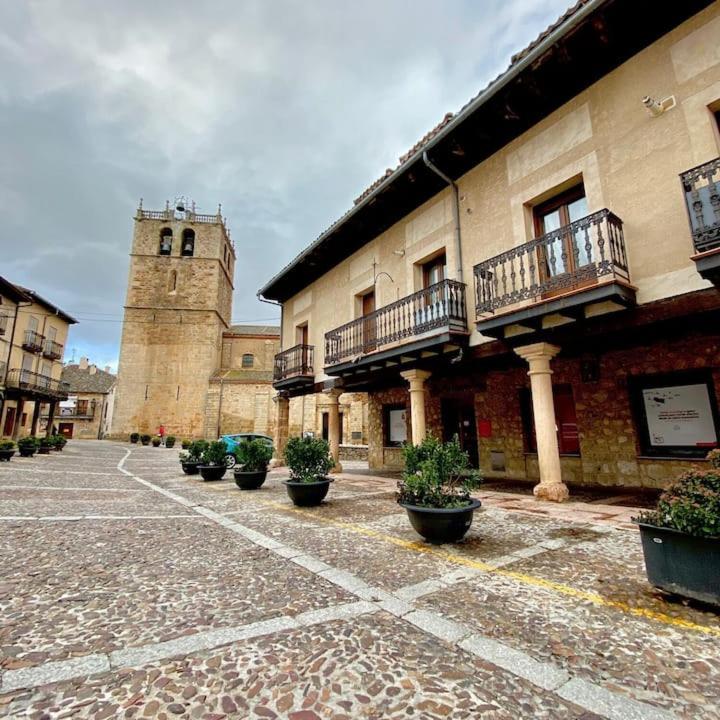 La Casa De Paloma En La Plaza Encanto Historico Riaza Exterior foto
